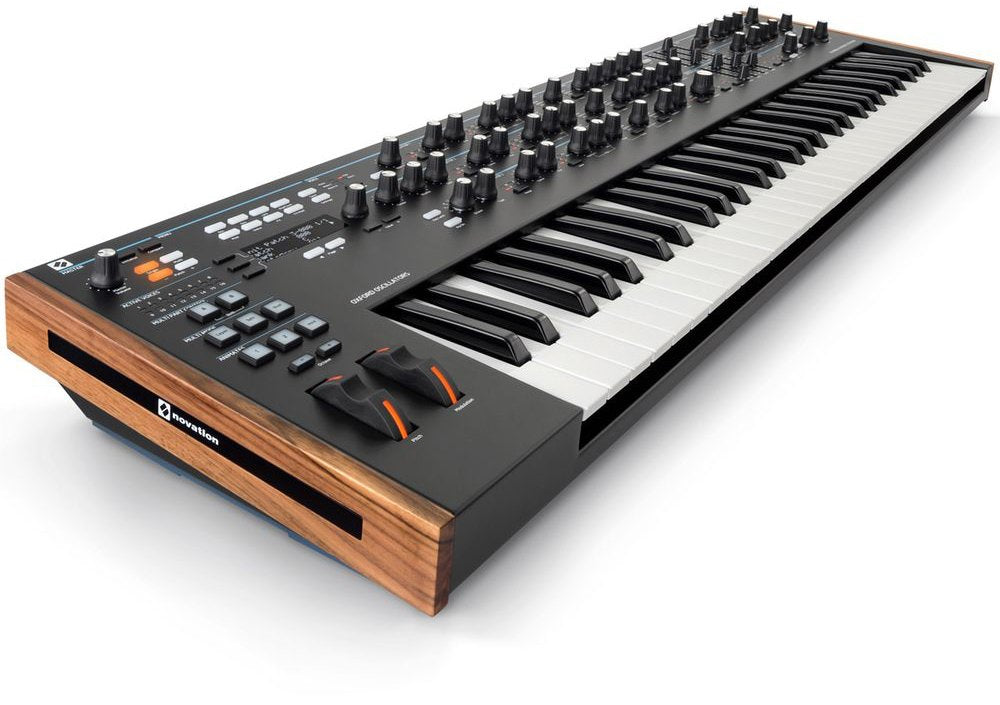 NOVATION Summit — Synthesizer