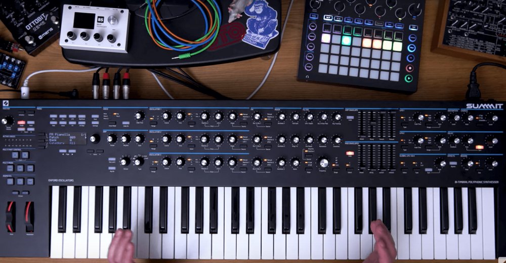 NOVATION Summit — Synthesizer