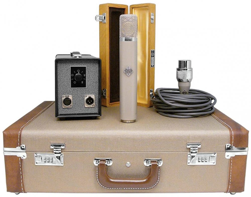 Microphone with power supply, cable, wooden case, and carrying case set on a white background.