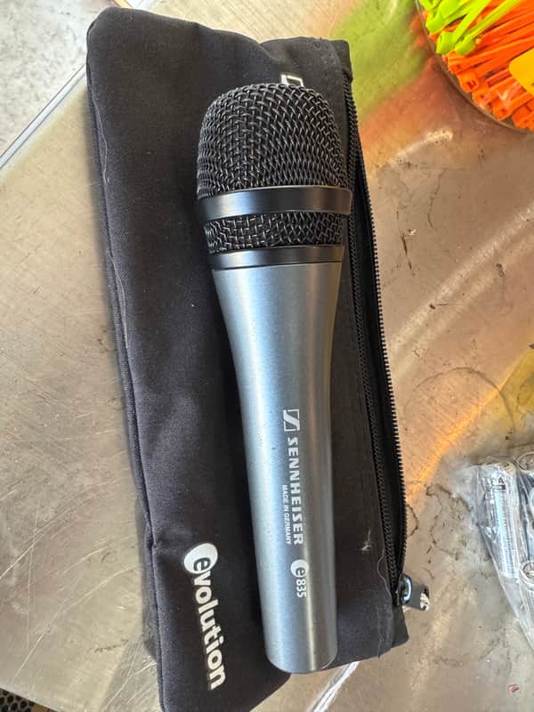 Sennheiser e835 Handheld Cardioid Dynamic Vocal Microphone 1998 - Present - Dark Grey