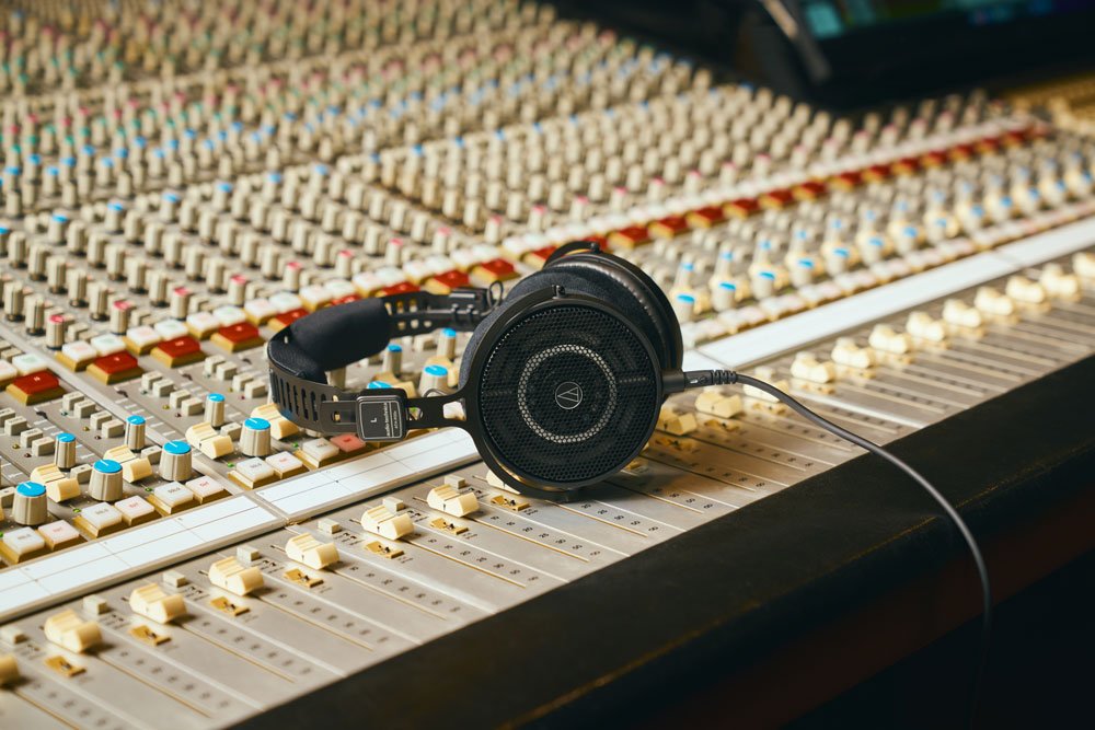 AUDIO-TECHNICA ATH-R50x — Headphones