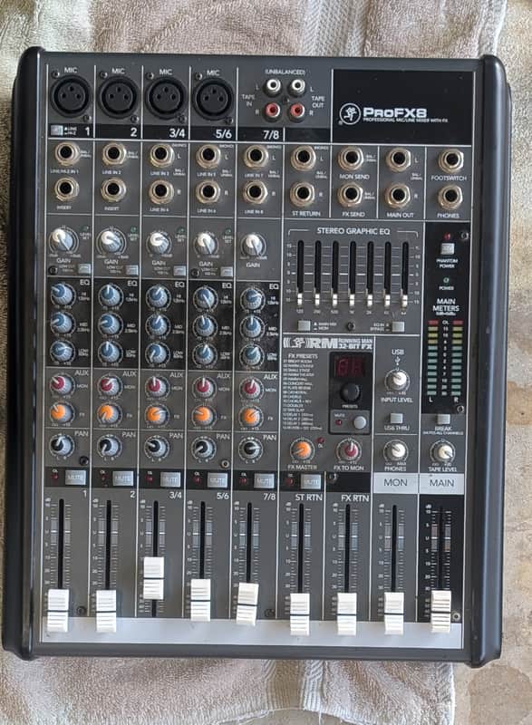 Mackie ProFX8 (v1). 2000's