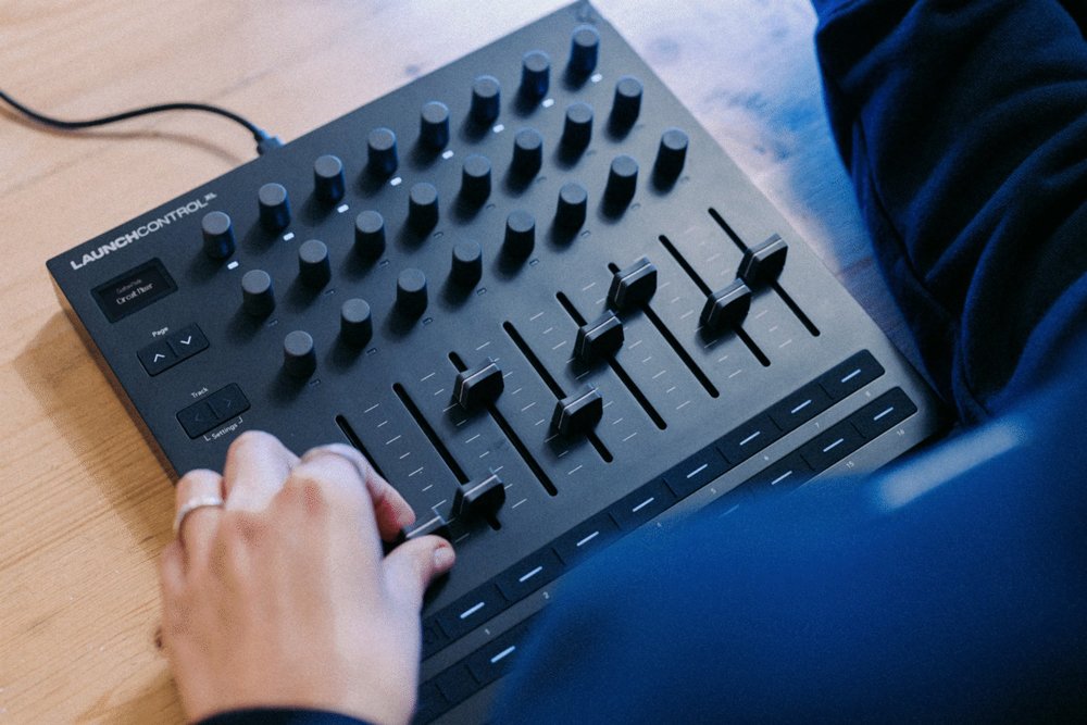 NOVATION LaunchControl XL MK3 — MIDI Controller, MIDI performance control surface