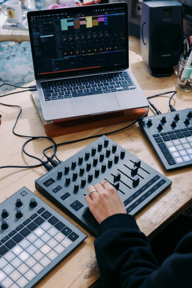 NOVATION LaunchControl XL MK3 — MIDI Controller, MIDI performance control surface