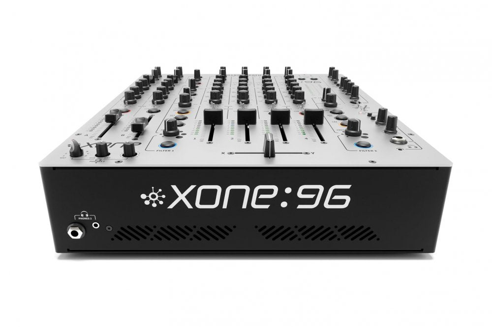 ALLEN & HEATH XONE:96 — Mixer