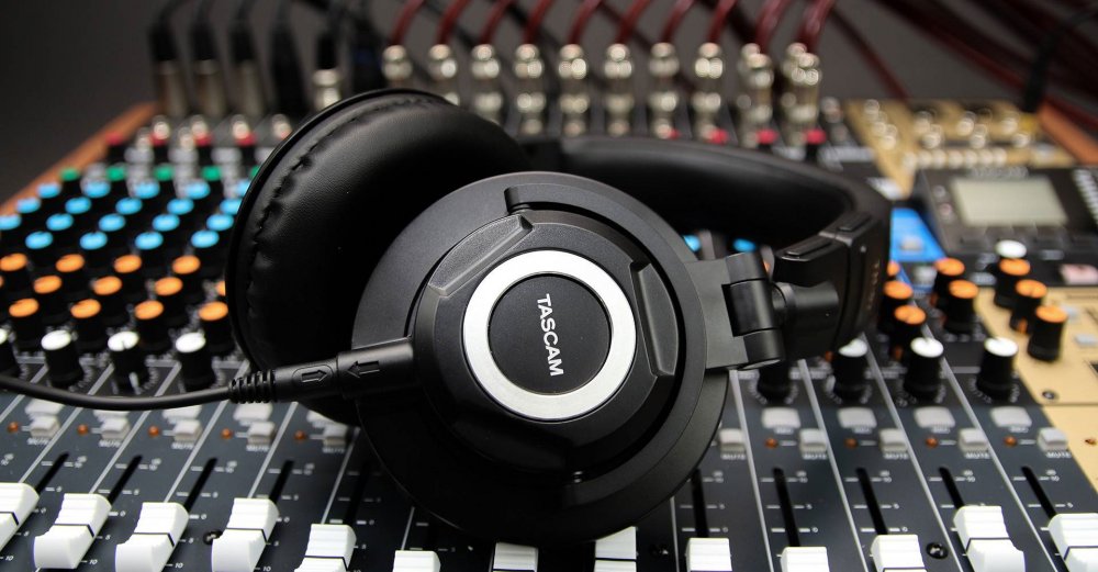 TASCAM TH-07-HD — Headphones