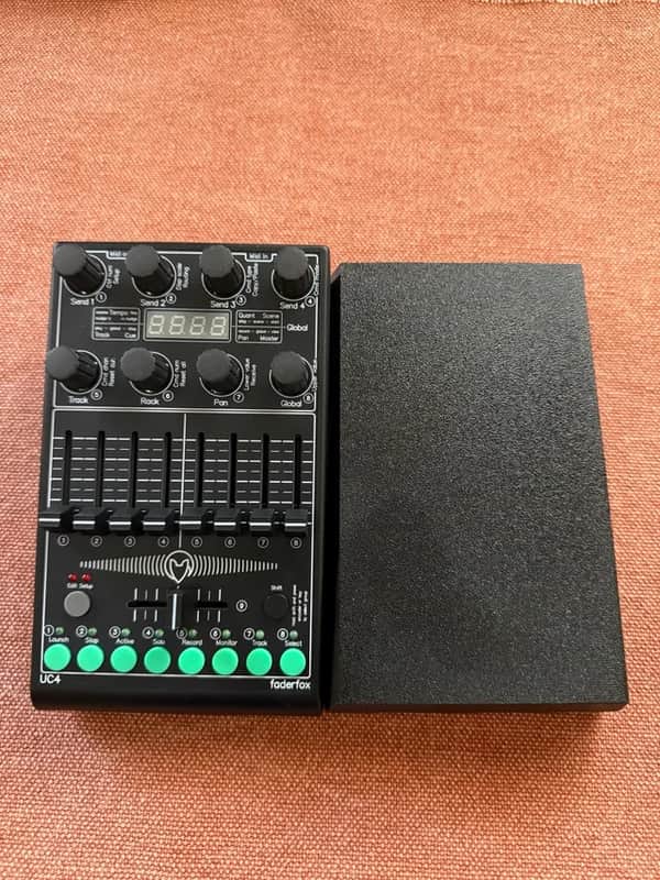 Faderfox UC4 MIDI USB Controller + Decksaver