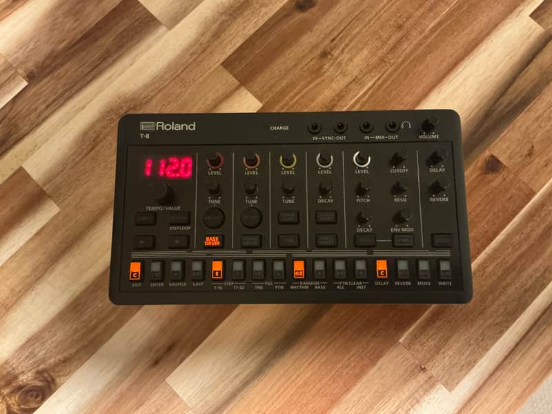 Roland T-8 AIRA Compact Beat Machine 2022 - Present - Black