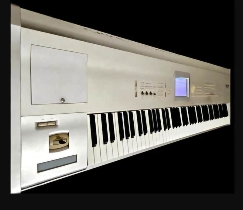 Korg Triton Studio 88-Key 120-Voice Workstation - Silver - Excellent