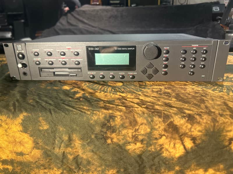 E-MU Systems ESI-32 Rackmount 32-Voice Sampler Workstation 1994 - Black