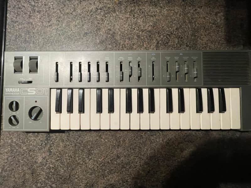 Yamaha CS01 Monophonic Synthesizer 1982 - 1983 - Silver