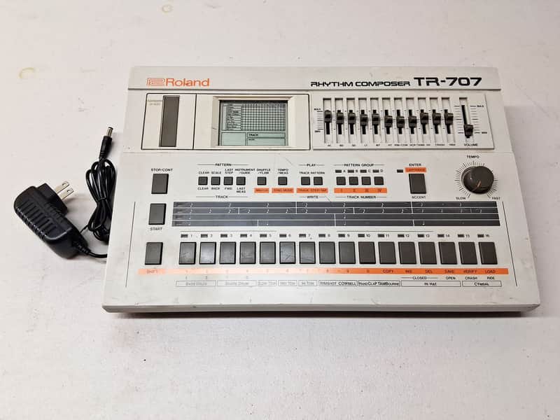 Roland TR-707 Vintage Drum Machine