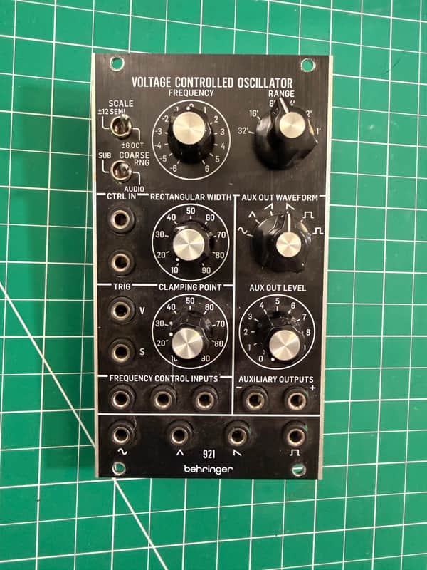 Behringer 921 Voltage Controlled Oscillator Eurorack Synthesizer Module 2020 - Present - Black