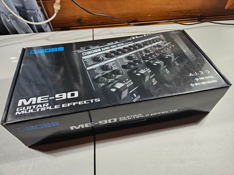 Boss ME-90 Guitar Multiple Effects w/ power supply