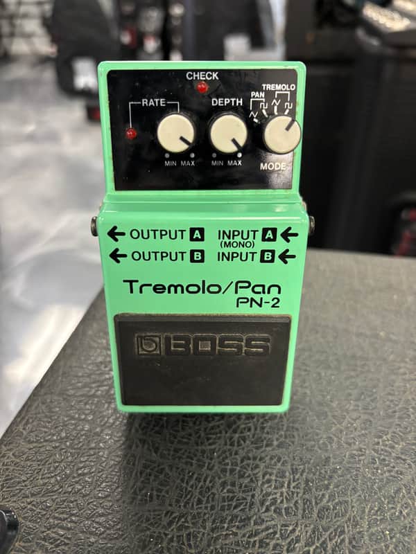 Boss PN-2 Tremolo/Pan (Silver Label) 1990 - 1995 - Green