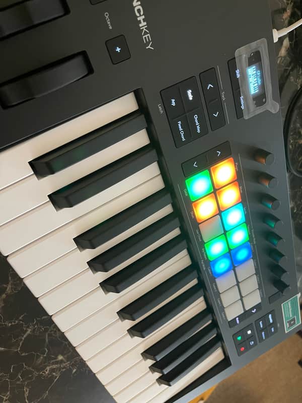 Novation Launchkey 25 MKIV MIDI Keyboard Controller 2024 - Present - Black