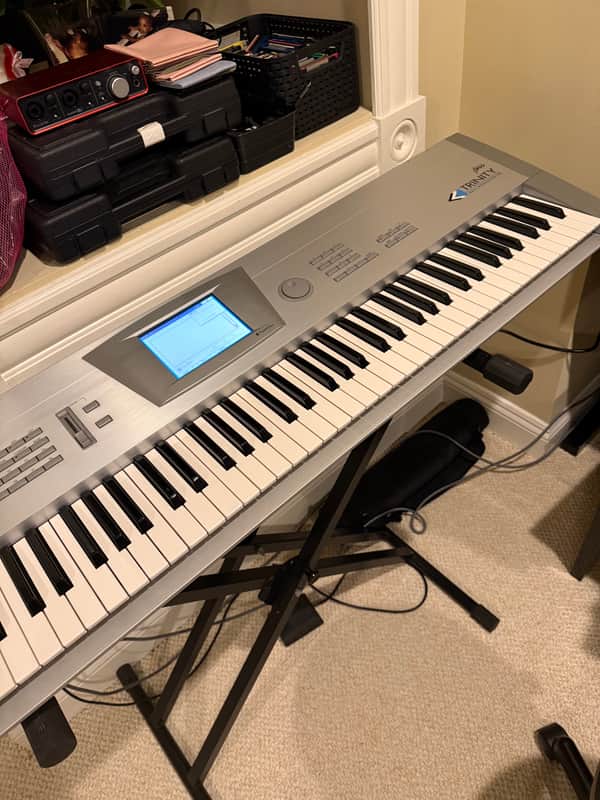 Korg Trinity V3 Pro 76-Key 32-Voice Polyphonic Workstation DRS - Silver (Like New Condition)