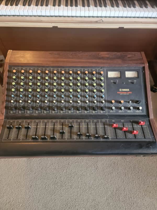 Yamaha M512 Console