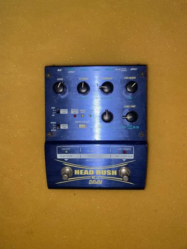 Akai E2 Headrush Delay/Looper