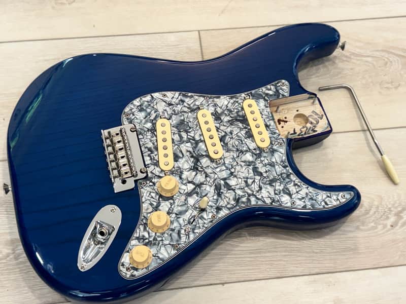 Loaded Fender Deluxe Player Sapphire Blue Transparent Stratocaster ASH Body