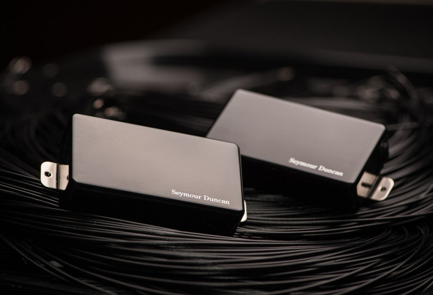 Seymour Duncan AHB-1SET Blackouts Active Humbucker Pickup – Black Set