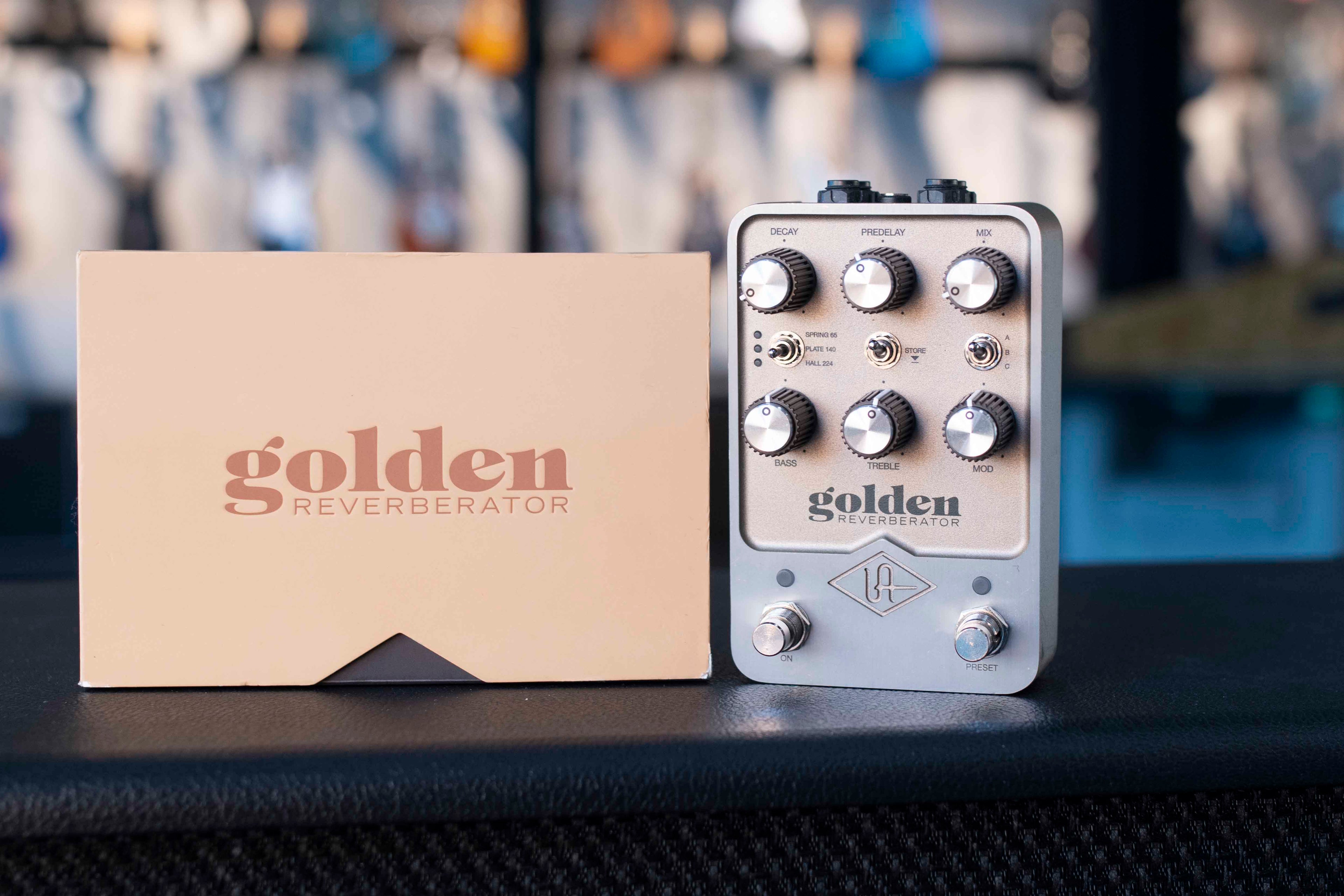UNIVERSAL AUDIO UAFX GOLDEN REVERBERATOR — Reverb Pedal