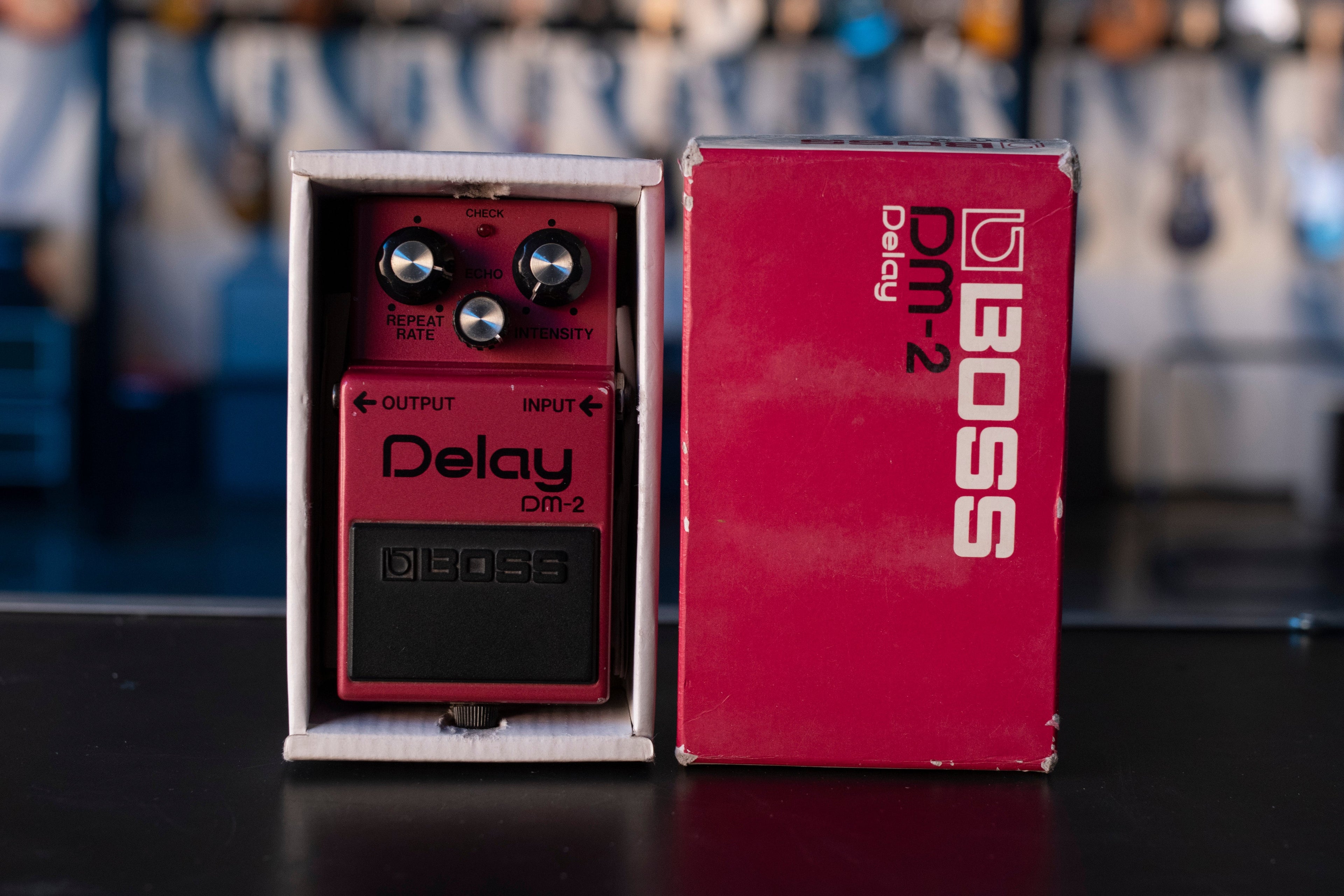 VINTAGE BOSS  DM-2 ANALOG DELAY WITH BOX AND MANUAL