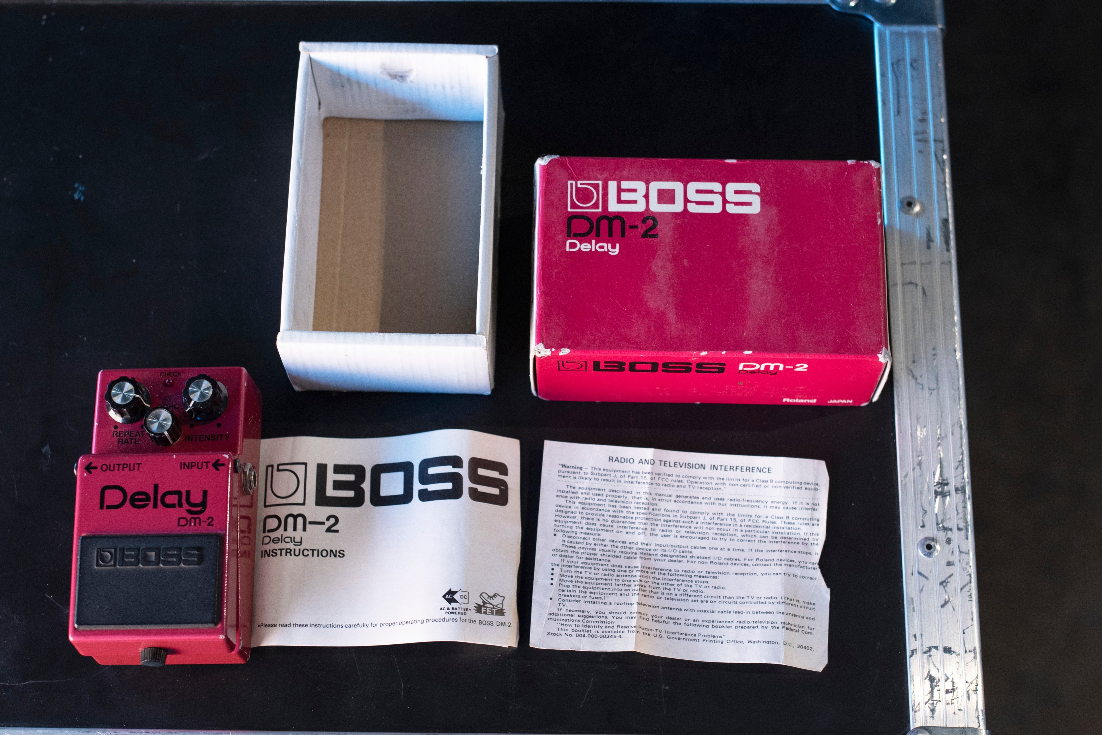 VINTAGE BOSS  DM-2 ANALOG DELAY WITH BOX AND MANUAL