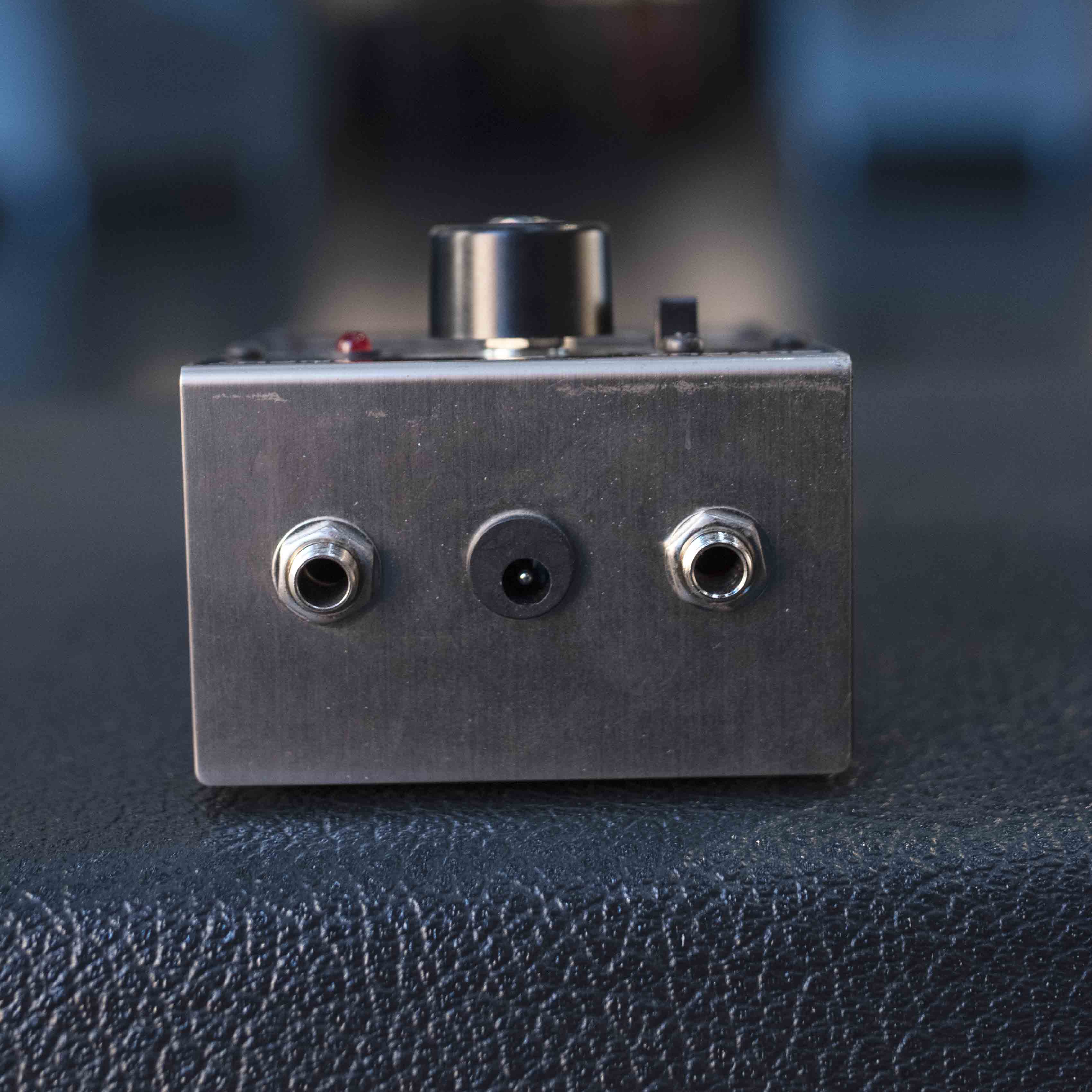 ELECTRO-HARMONIX EH 4800 SMALL CLONE — Modulation Pedal