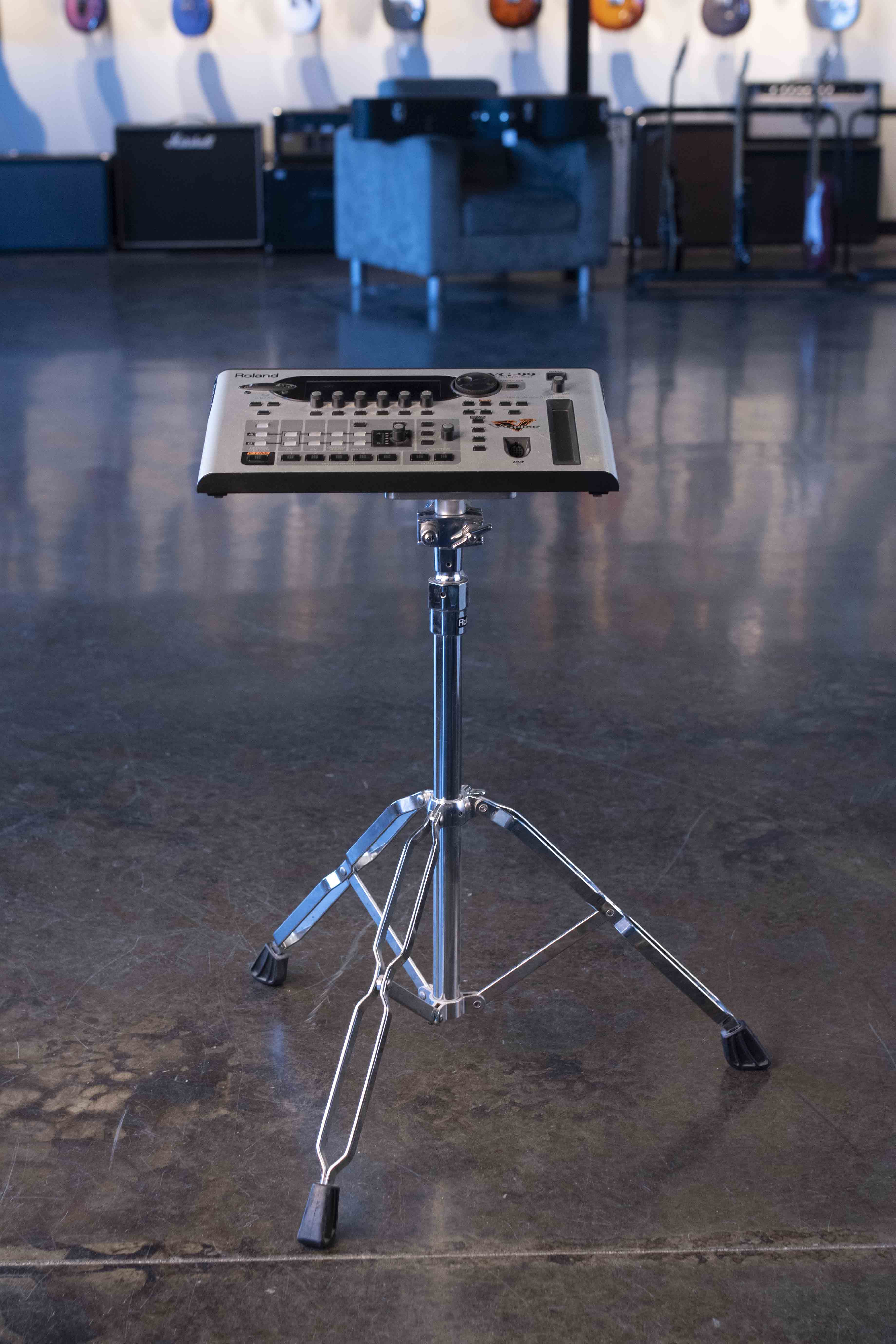 ROLAND VG-99 — Multi-Effects Processor