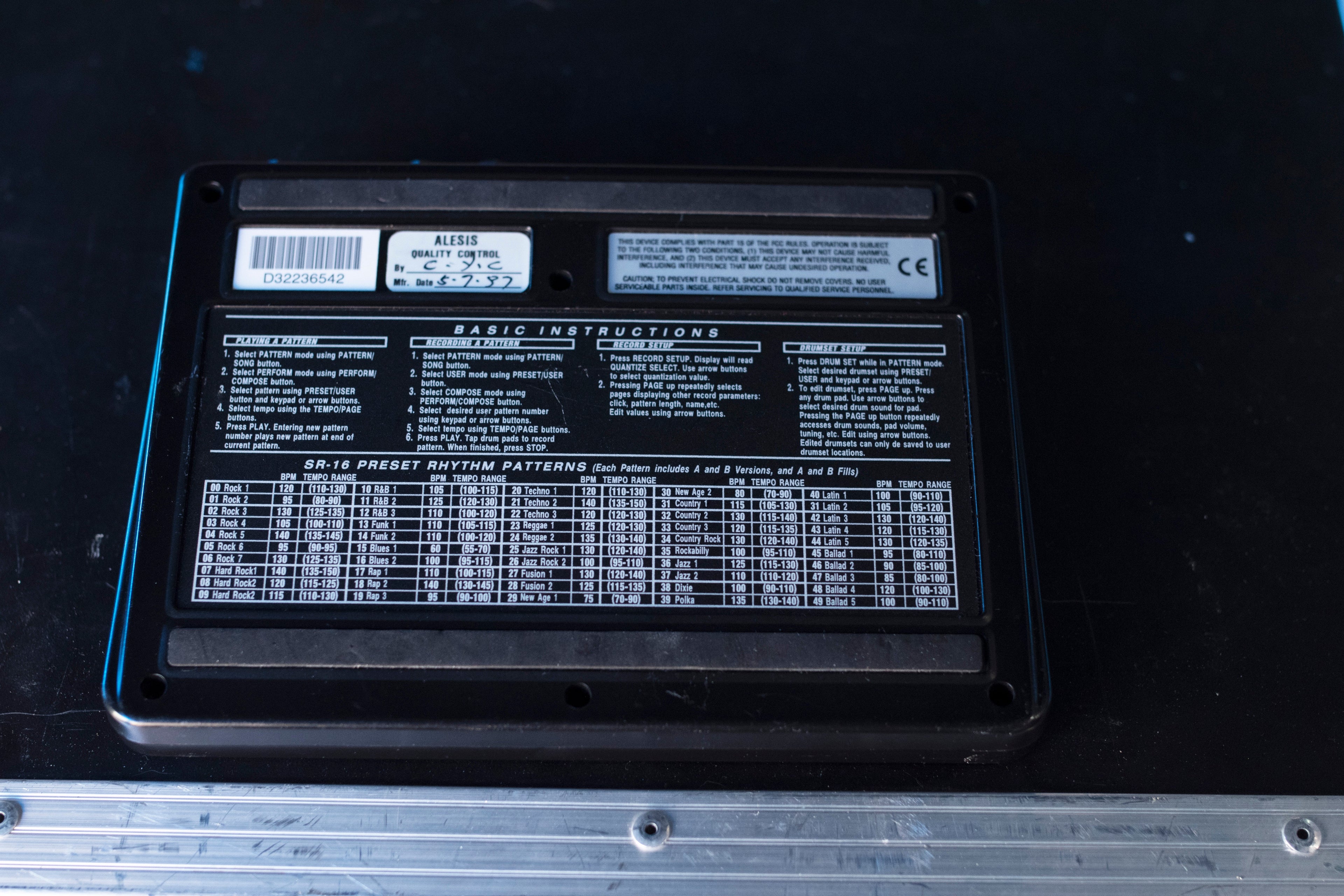 ALESIS SR-16 DRUM MACHINE