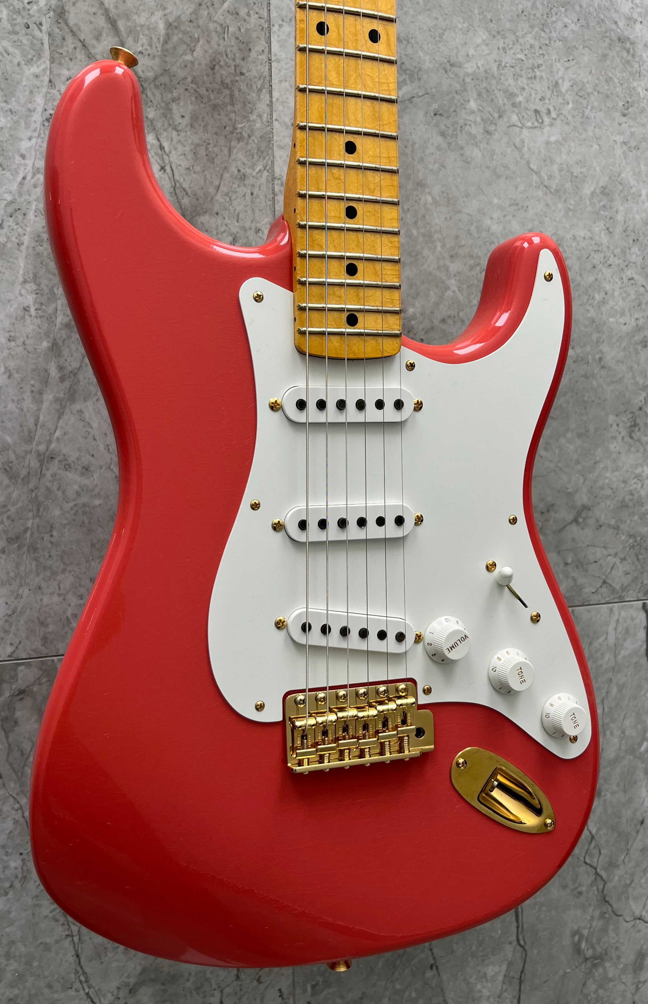 Fender Custom Shop 1955 Stratocaster DLX Closet Classic 1-Piece Maple Neck, Faded Aged Fiesta Red 9235700037 SERIAL NUMBER CZ585538 - 6 LBS 15 OZ Used Mint Condition
