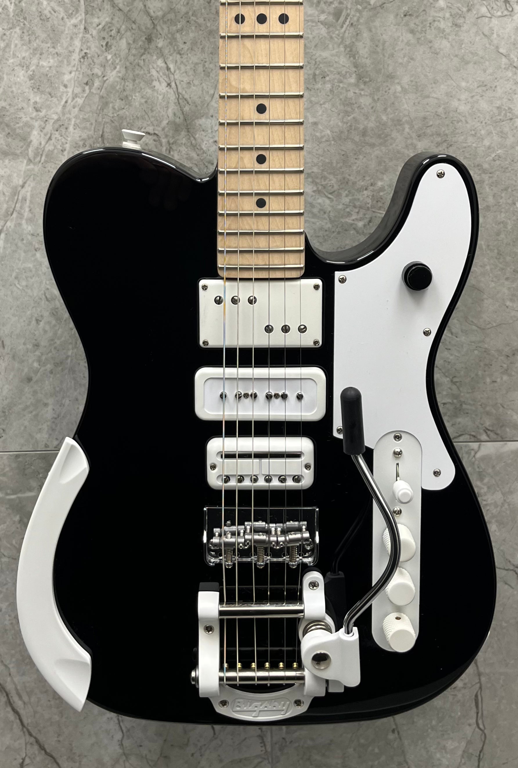 Fender USA Jack White Triplecaster Maple Fingerboard, Black 0176812706
