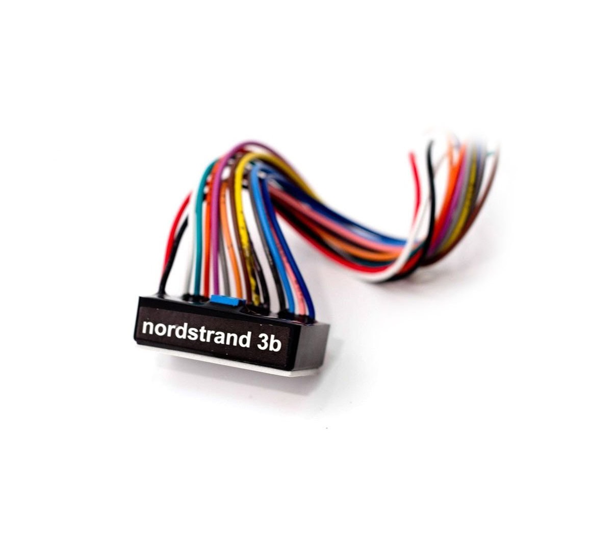 Black wire connector block labeled 'nordstrand 3b' with multiple colored wires attached.