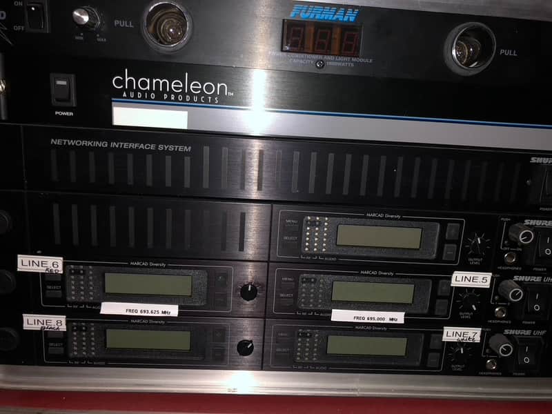 The Set Includes : Shure UR4D-UA Wireless Receiver Kit (782-806 MHz) with ONE U1-UABodypack, (2) Antennas & ONE U2-UA/SM58 Handheld Transmitter