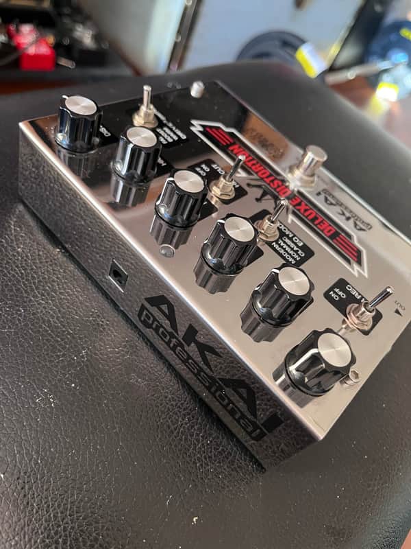 Akai Deluxe Distortion 2010s - Chrome
