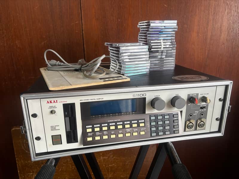 Akai S1100 MIDI Stereo Digital Sampler w/ disks