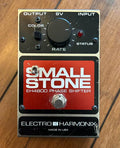 Electro-Harmonix Small Stone V4 - EH4800 Phase Shifter - Vibrato and Volume Drop mod