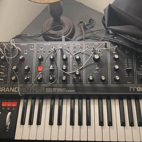Moog Grandmother 32-Key Semi-Modular Analog Synthesizer (Dark Edition)