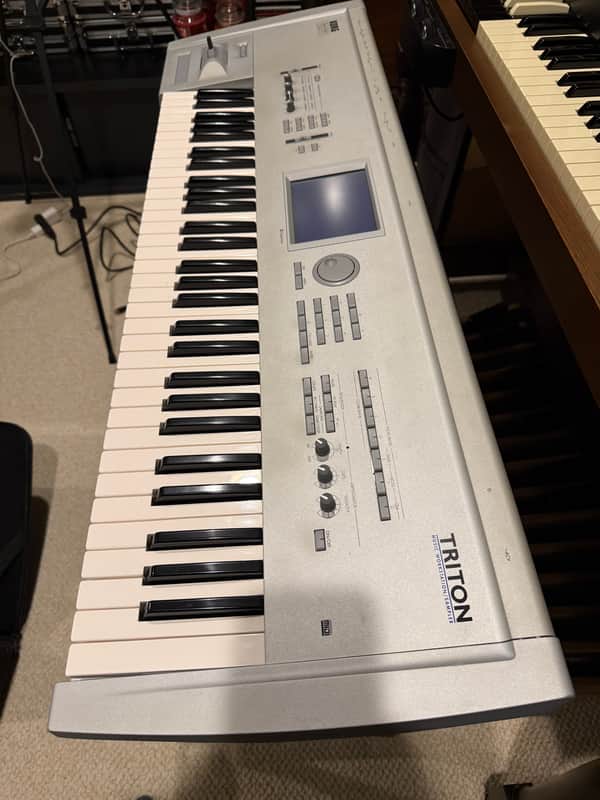 Korg Triton 61-Key 62-Voice Polyphonic Workstation Early 2000s  - Silver