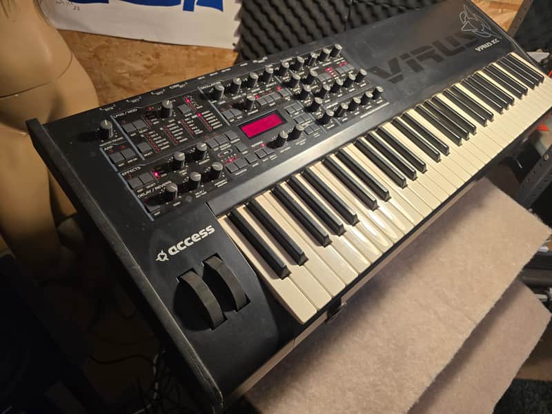 Access Virus kC Early 2000 - Black metal wood sides