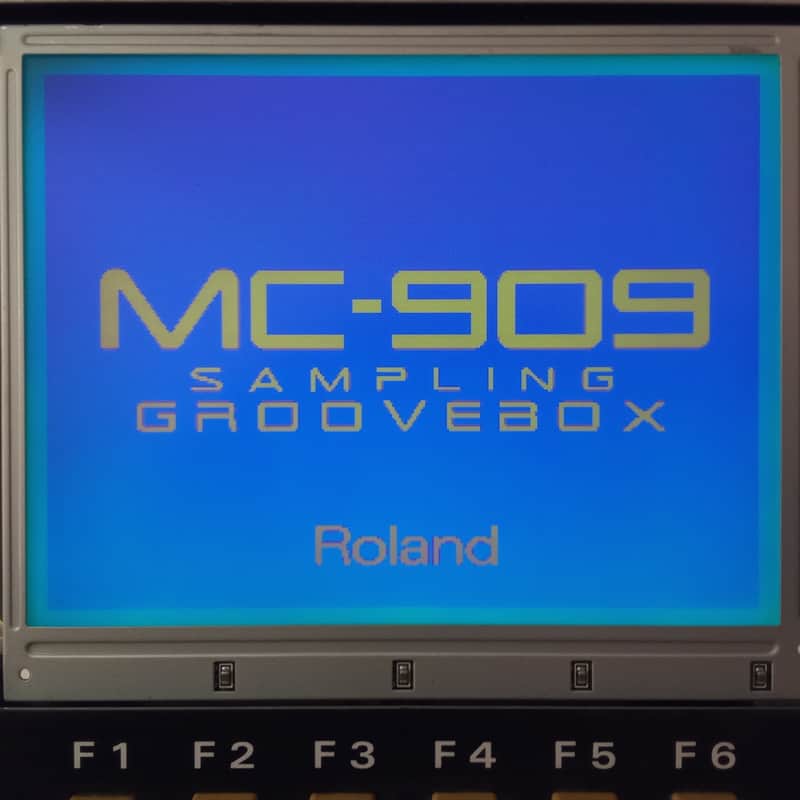 Roland MC 909 - Original display