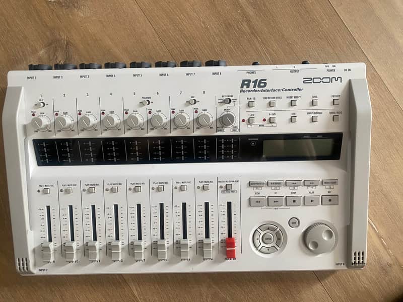Zoom R16 USB Audio Interface / Digital Multitrack Recorder / Control Surface 2010s - White