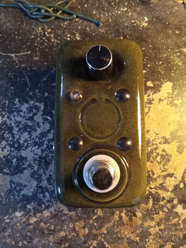 Dongeomac Colorsound One Knob Fuzz in Slime (Mix of Yellow and Black)