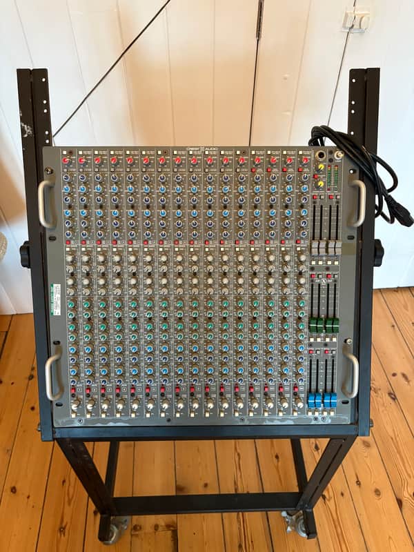 Crest XR M - 20 input  - Rack Mixer