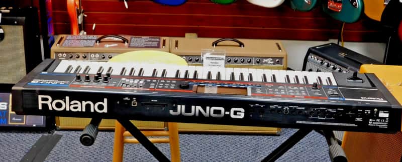 2009 Roland Juno-G 61-Key 128-Voice Expandable Synthesizer Workstation w/Gig Bag! VERY NICE!!!