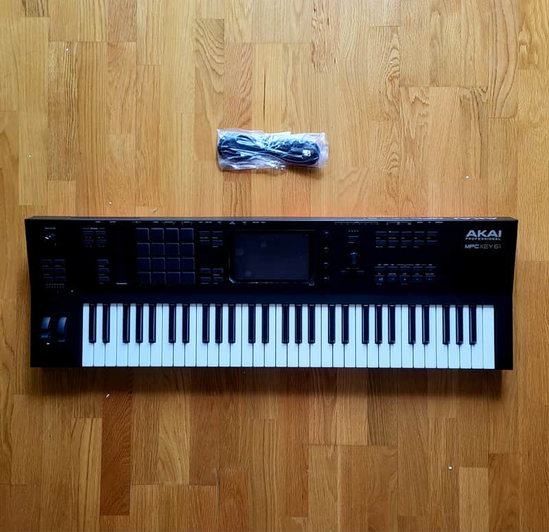 MPC Key 61 AKAI 60 3000 Sample Keyboard Workstation w/OG packaging and extras