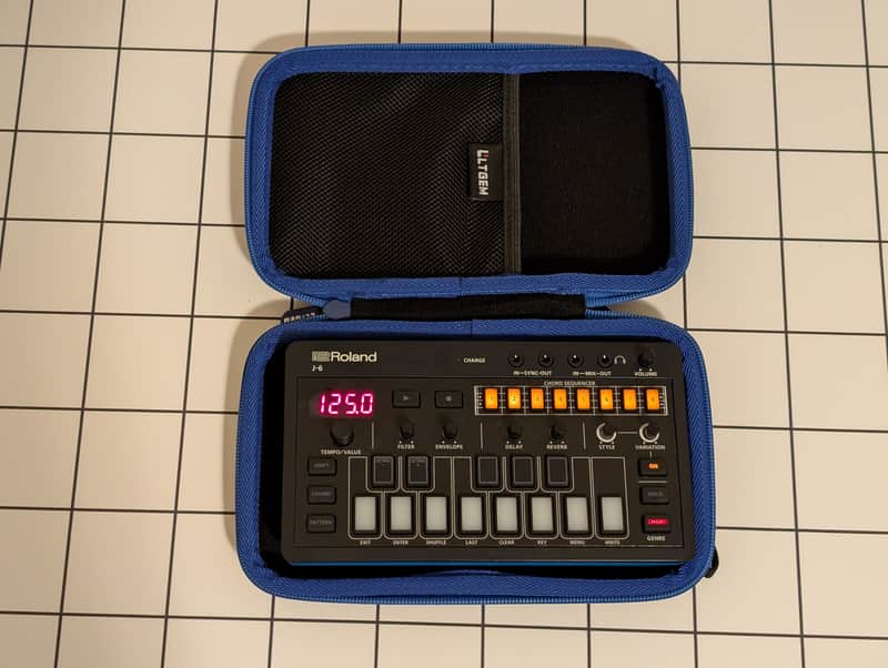 Roland J-6 AIRA Compact Chord Synthesizer 2022 - Present - Black (with LTGEM Case)