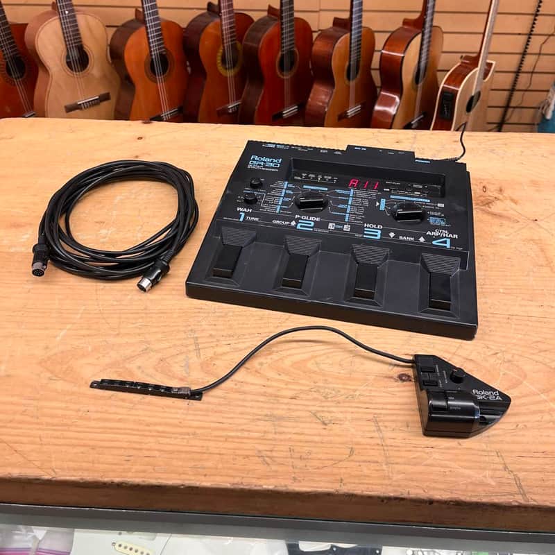 Roland GR-30 Guitar Synth Unit w/ GK-2A Pickup Adapter