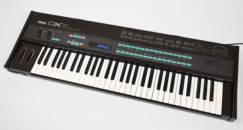 Yamaha DX7 MK I with case Great Condition